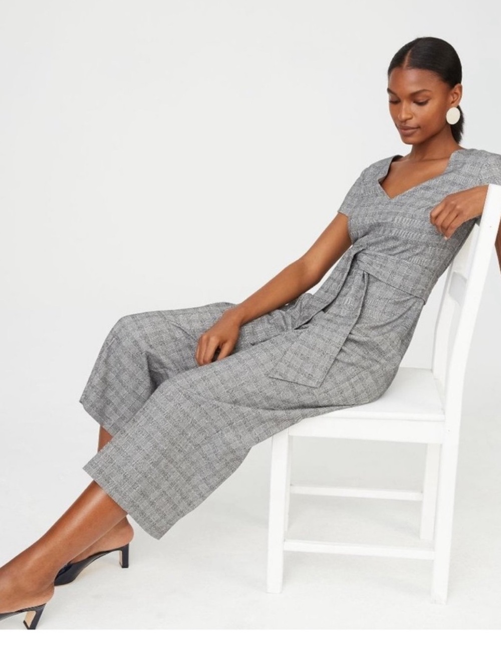 Club Monaco Sannah Jumpsuit
Size 8 Gray Plaid Wide-Leg Jumpsuit with Tie Waist